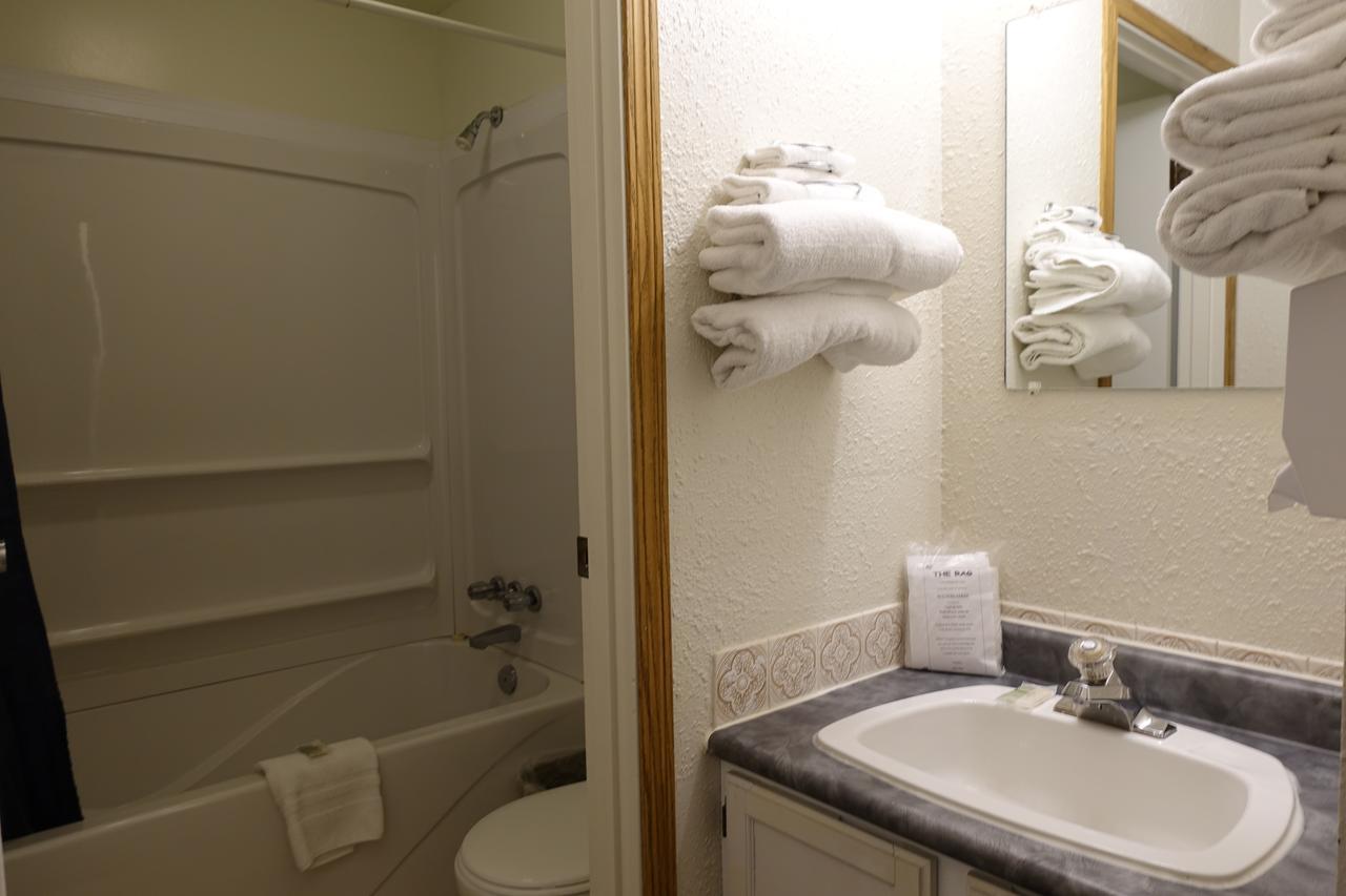 Armada Inn Motel Unity エクステリア 写真